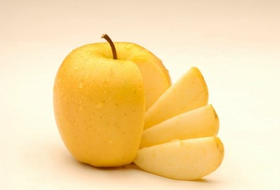 Medium golden apple