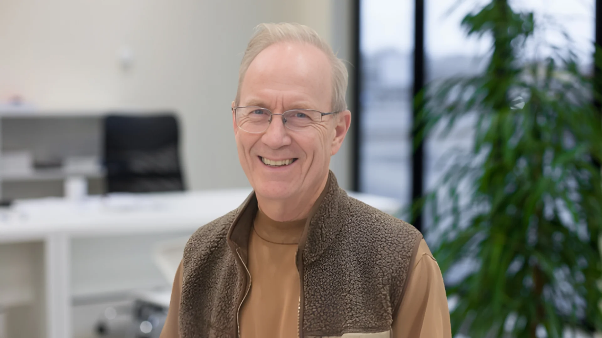 U.S. Senate candidate Tracy questions Rep. Krishnamoorthi's praise of Walz amid Minnesota fraud