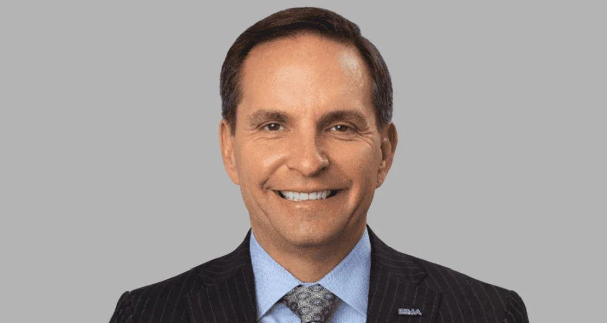 IRMA President Rob Karr receives National Retail Federation’s J. Thomas Weyant Award