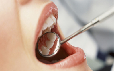 Medium dentist