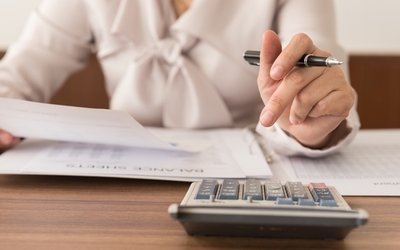 Medium auditor desk