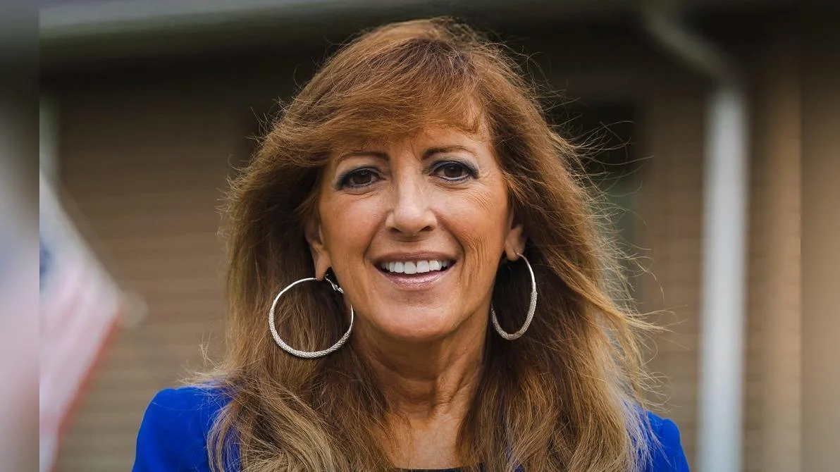 Linda Holmes, Illinois State Senator for 42nd District Linda Holmes, Illinois State Senator for 42nd District