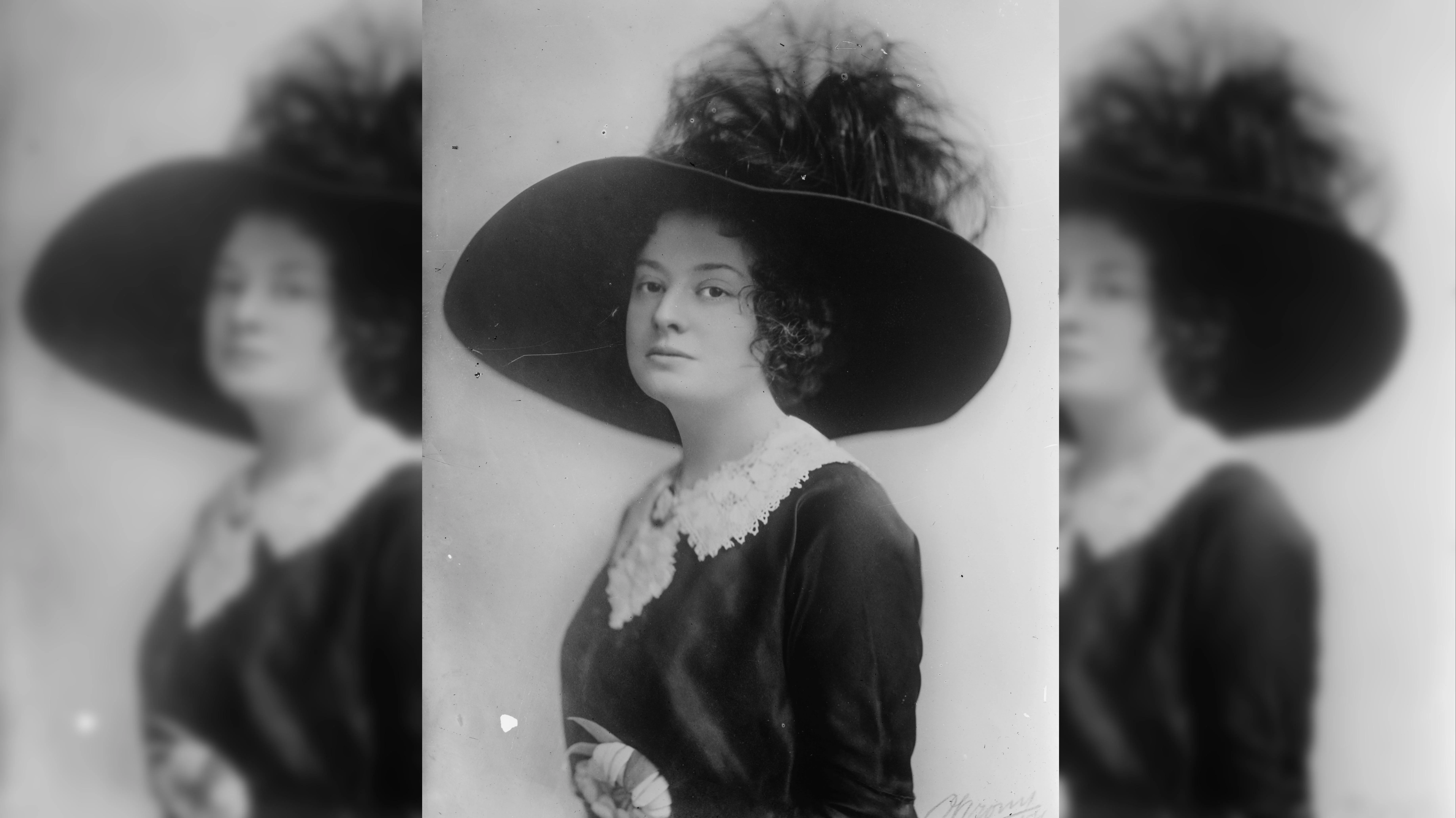 Nora Bayes American singer and vaudeville performer