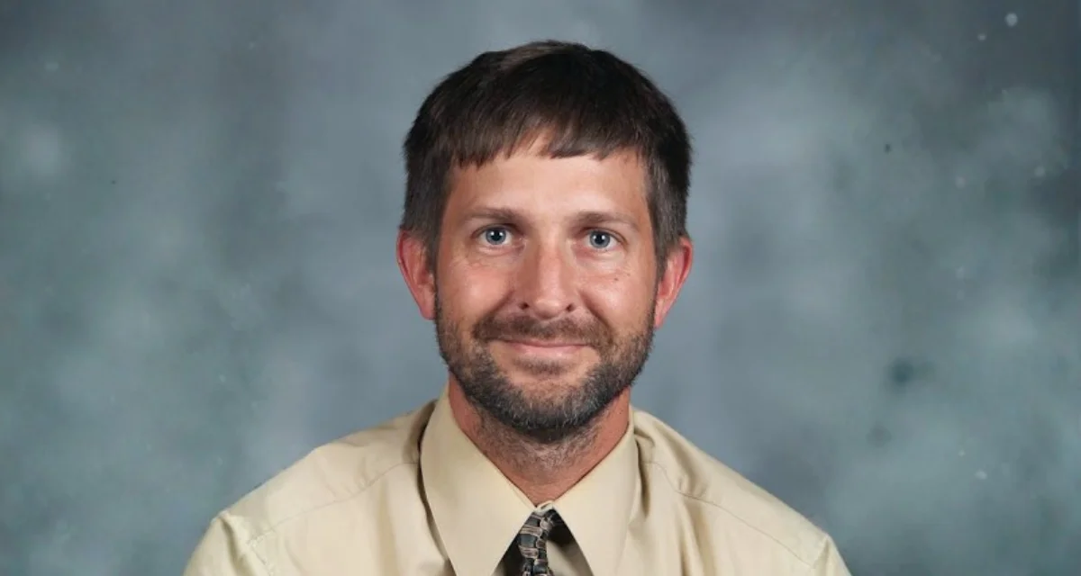 Spanish Honor Society raises funds for ballet trip with calendar sale