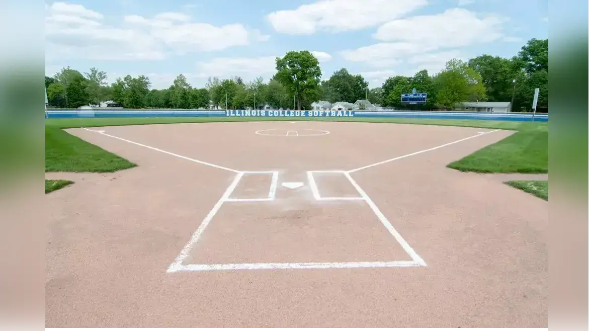 IC splits doubleheader against Beloit College with a win and a loss IC splits doubleheader against Beloit College with a win and a loss