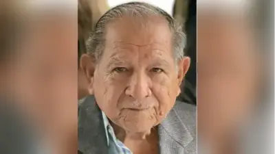Medium rolando lozano sr