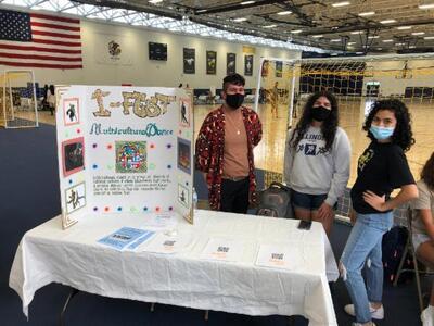 Medium at student activity fair 2021 22 9