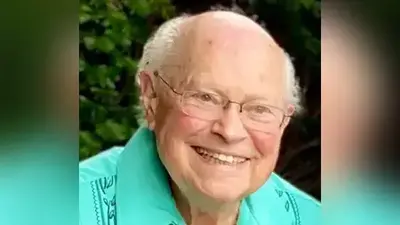 Medium elroy dowling