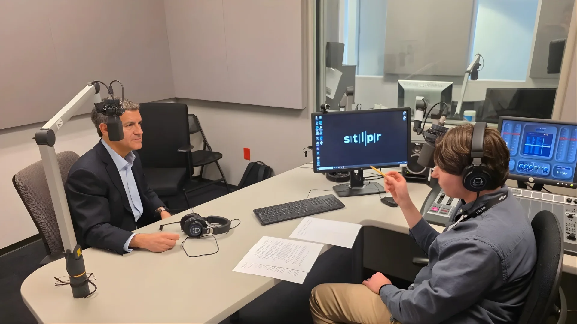 Illinois gubernatorial candidate criticizes state policies affecting border communities