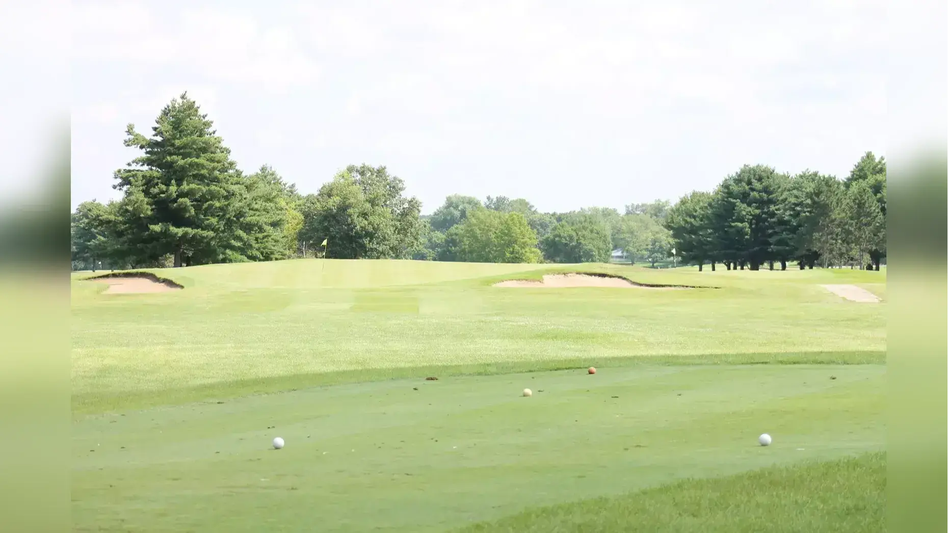Illinois College golf team one stroke behind leader entering Blueboy Invitational final round
