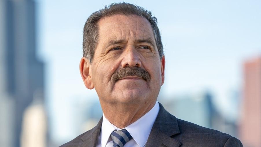 Congressman Chuy García criticizes policies affecting immigrants and public services